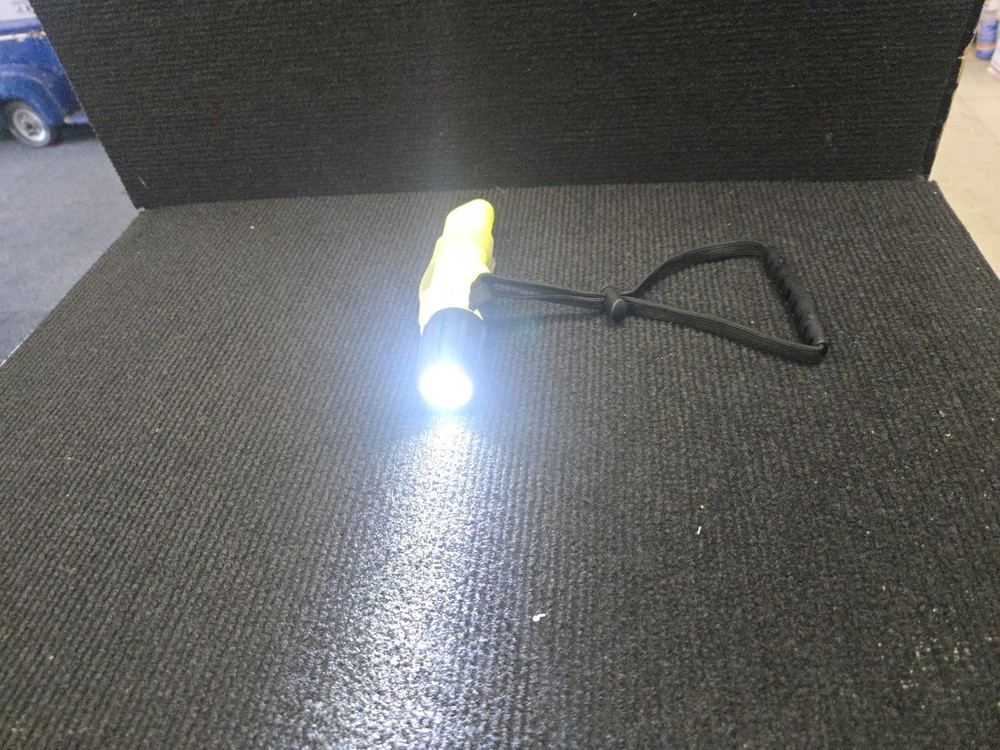 Underwater Kinetics Mini Q40 Flashlight