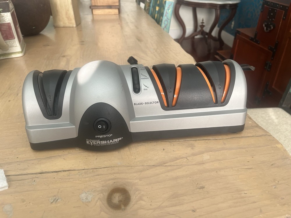 Presto Professional EverSharp 3-Stage Electric Knife Sharpener.  EUC
