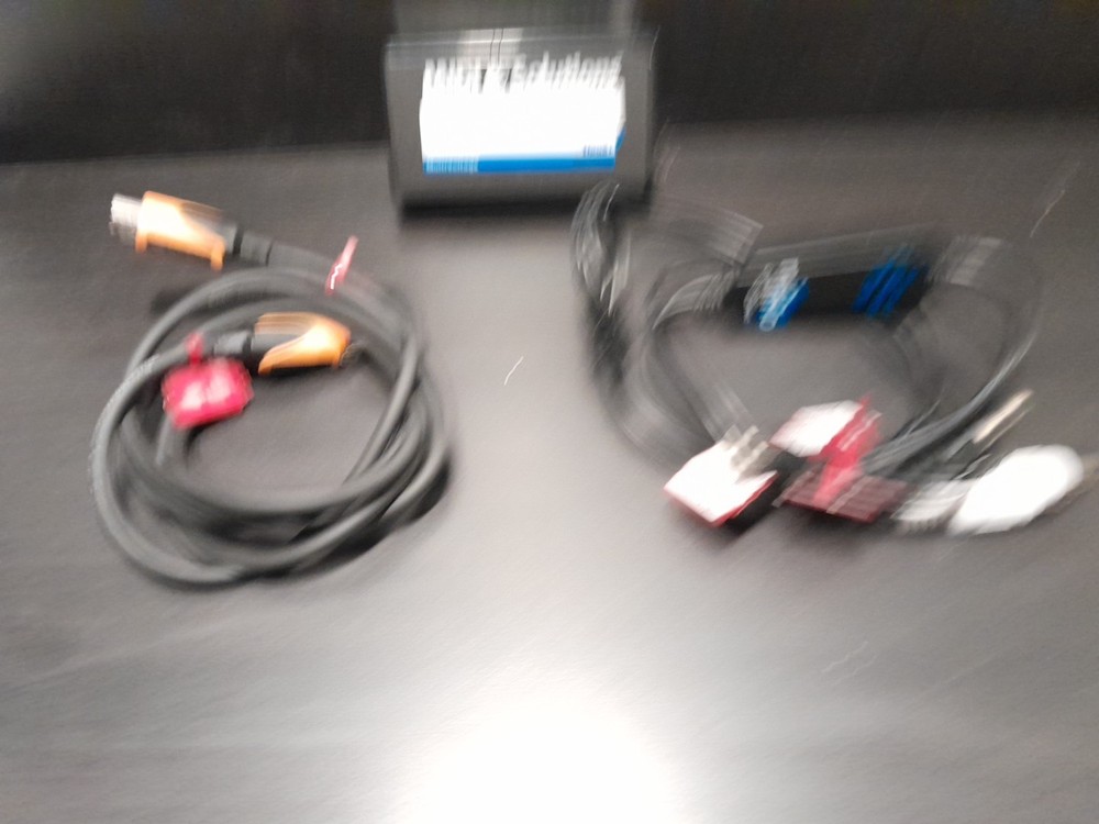 MIDI Solutions MultiVoltages THRU 1-in /2-out MIDI Through Box + BUNDLE *READ"