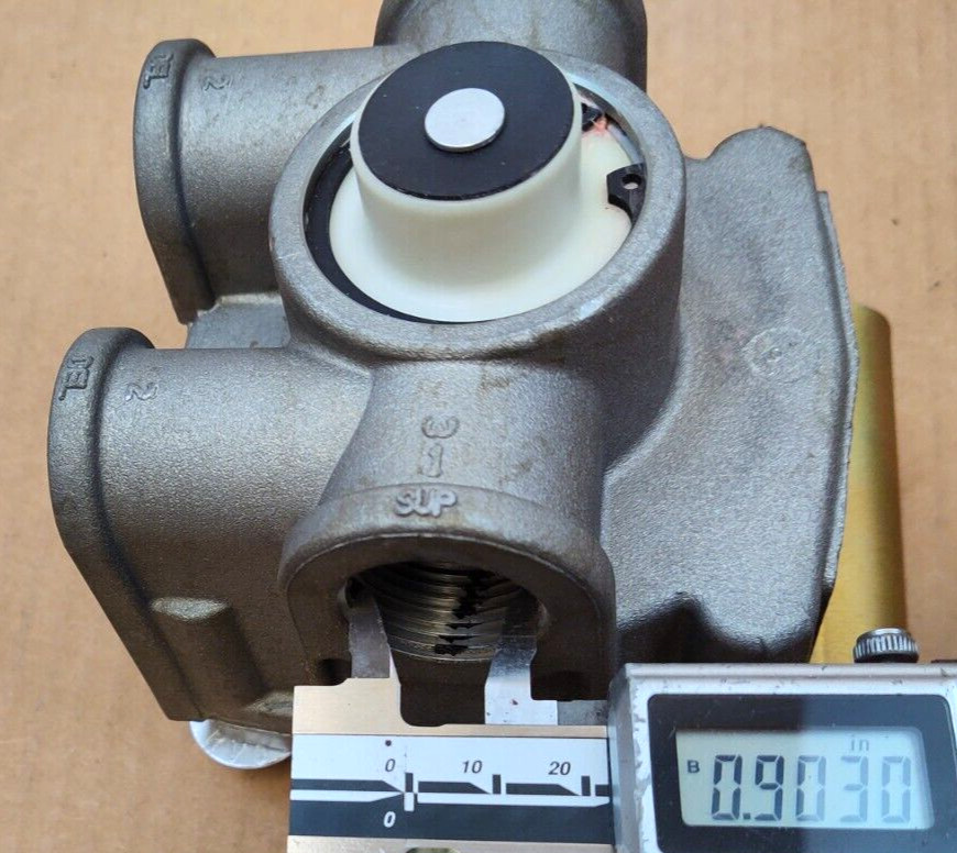 New Bendix R-14 Relay Valve p/n 800656