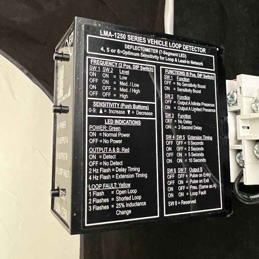 EDI LMA-1250-LV VEHICLE LOOP DETECTOR Used Tested Working