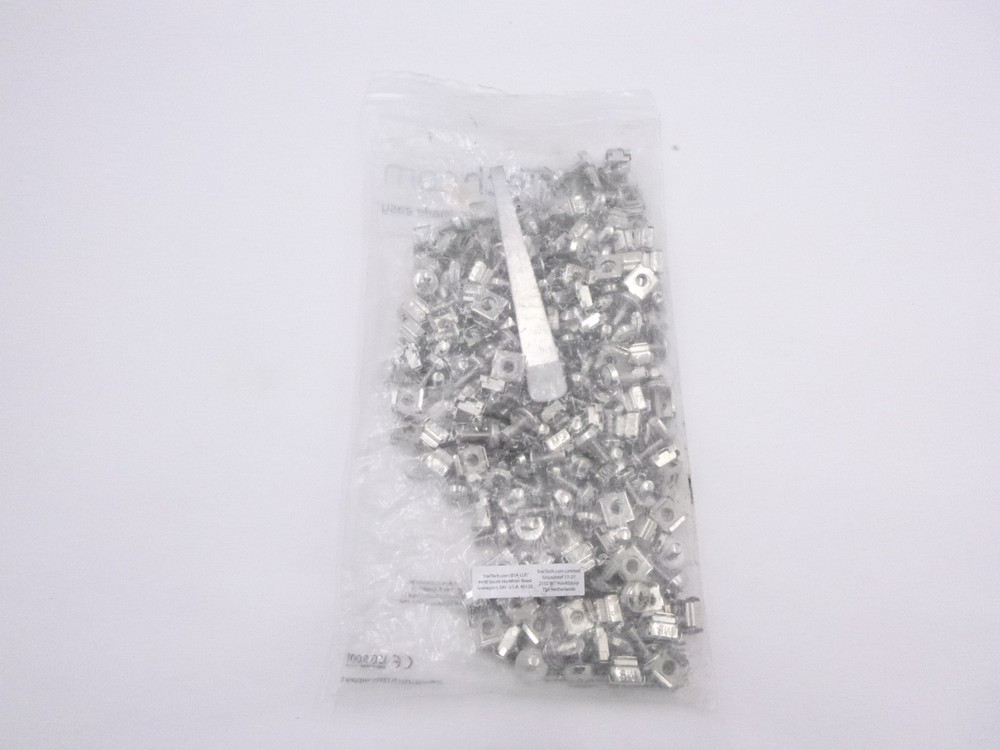 100 Pack StarTech M5 Mounting Screws and Cage Nuts for Server Rack Cabinet