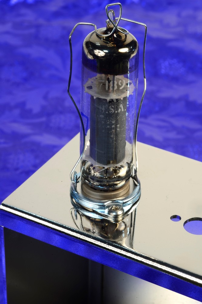 Belton EL84 Tube Socket And Keeper Kit, #91984