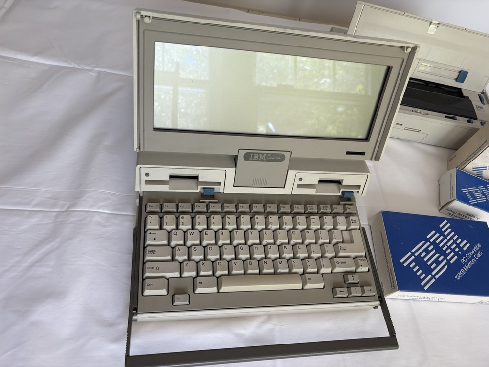 IBM PC 5140 Convertible BUNDLE - Vintage Portable Computer. Powers Up!