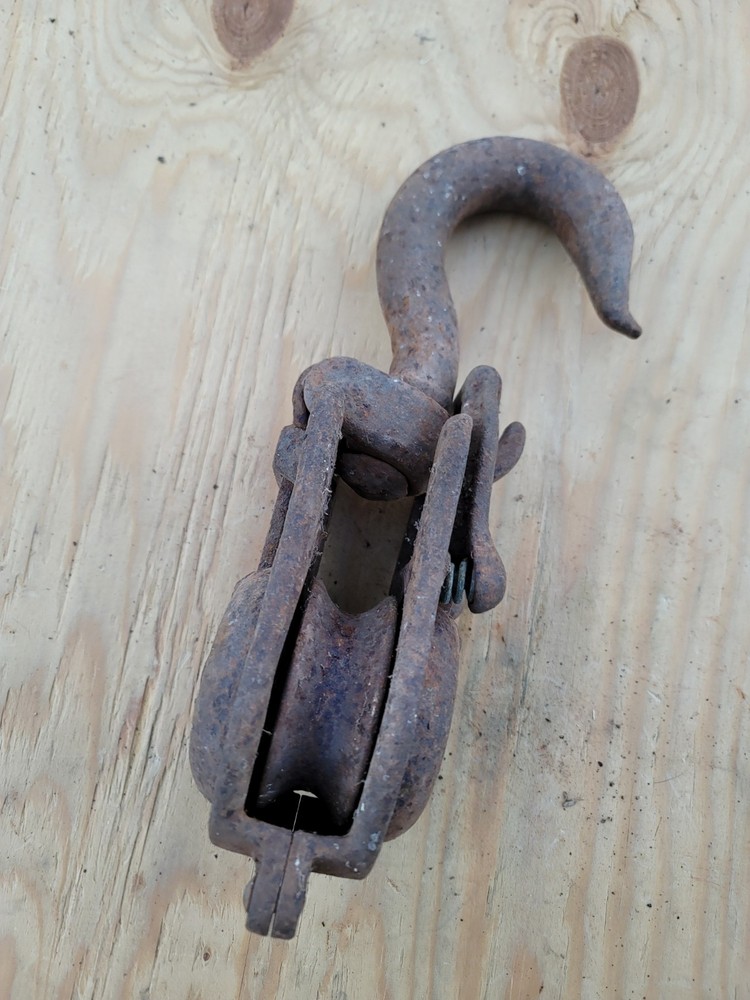 Heavy Duty Pulley And Chain System, Large Hook Opens To Make Loading Easy