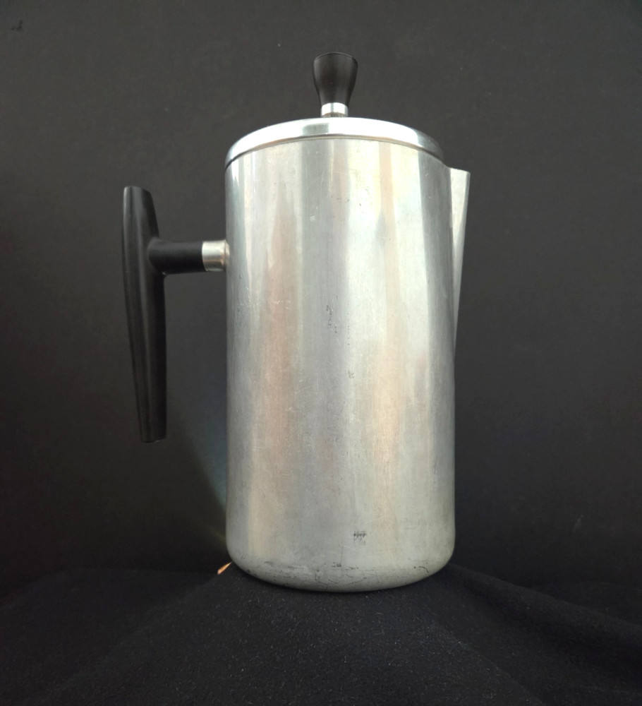 Wear Ever 8 Cup vintage Coffee Percolator complete with Glass Top