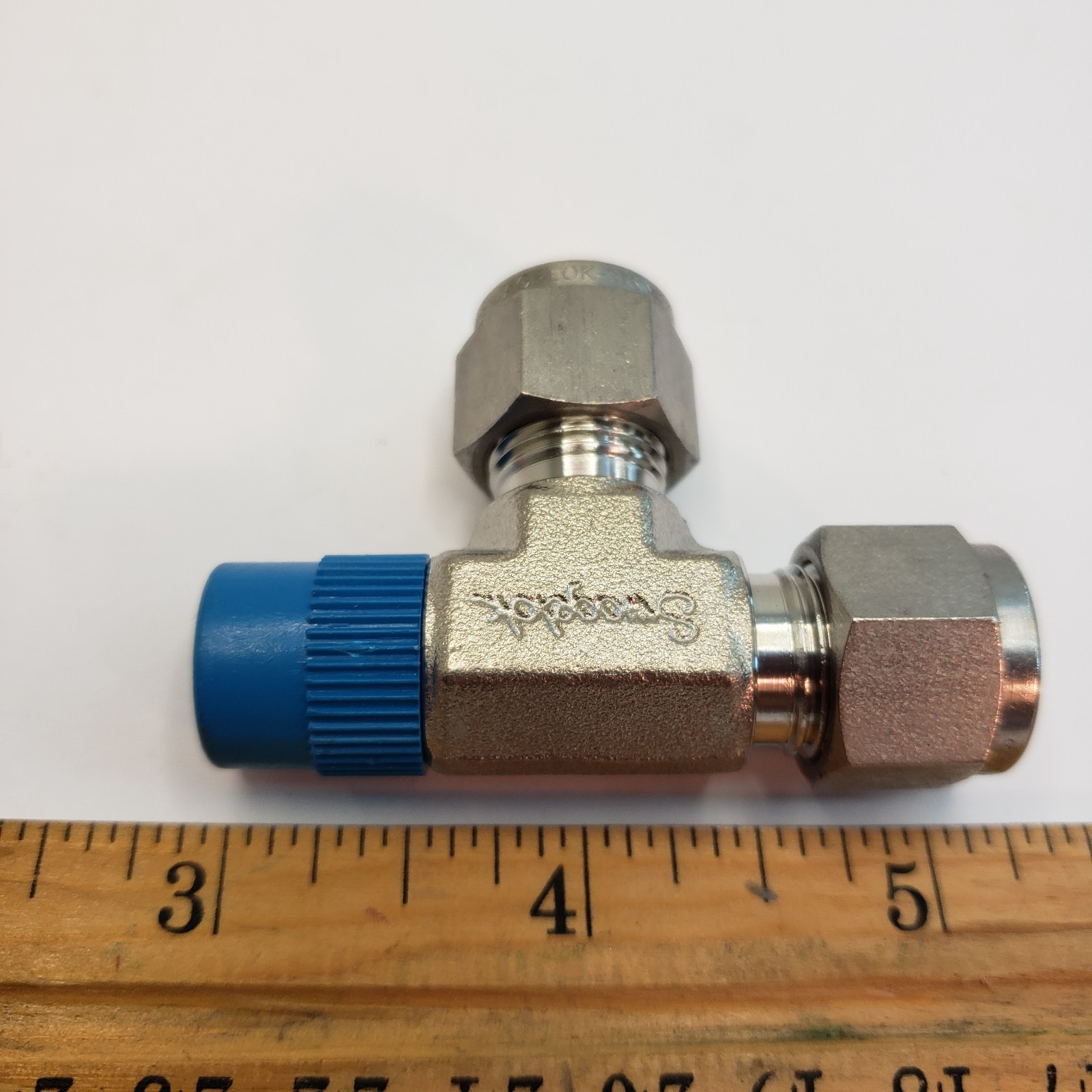 1 Swagelok Stainless Steel Male Run 3/8" Tube x 3/8" Male NPT SS-600-3-6TMT