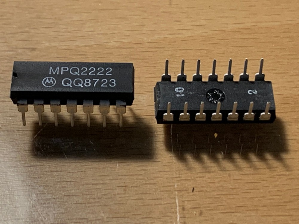 MPQ2222 - MOTOROLA IC - 14-Pin Dip - Quad NPN Transistor Array