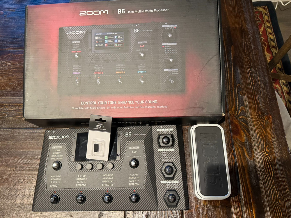 Zoom B6 Bundle: Bass Multi-FX + (BONUS) Wireless App Control & Expression Pedal