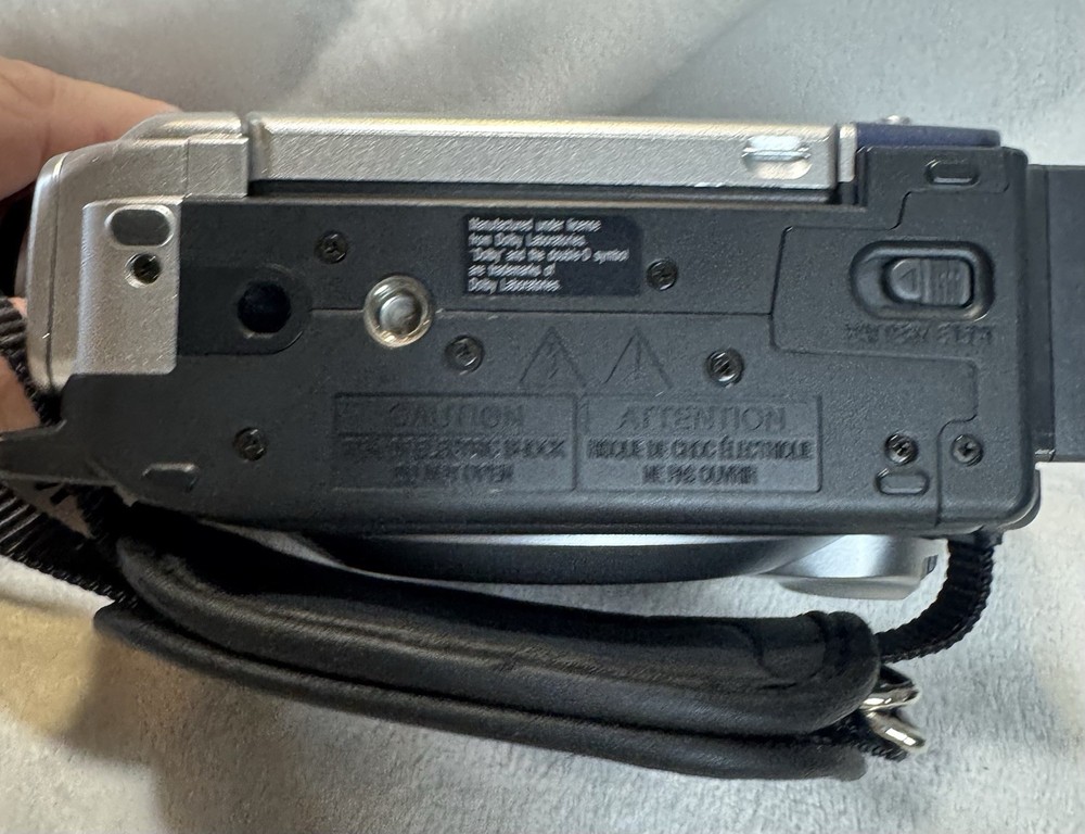 Hitachi DZ-MV380A DVD Camcorder, Bundle