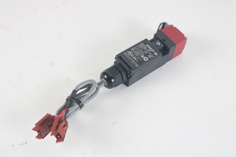 Omron D4NS-1BF Door Switch W/ D4DS-K1 Horizontal Mounting Interlock Key