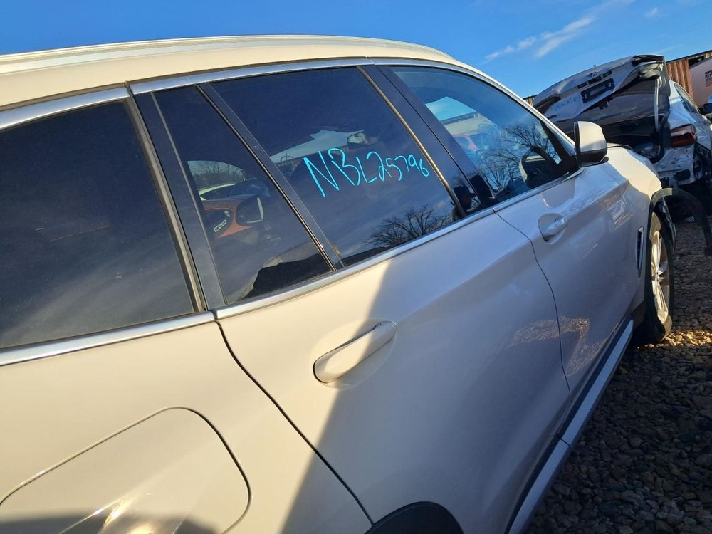 X3 2019 Glove Box 4896487