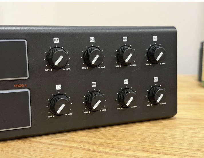 AKAI Professional LPD8 Portable USB-powered MIDI Controller