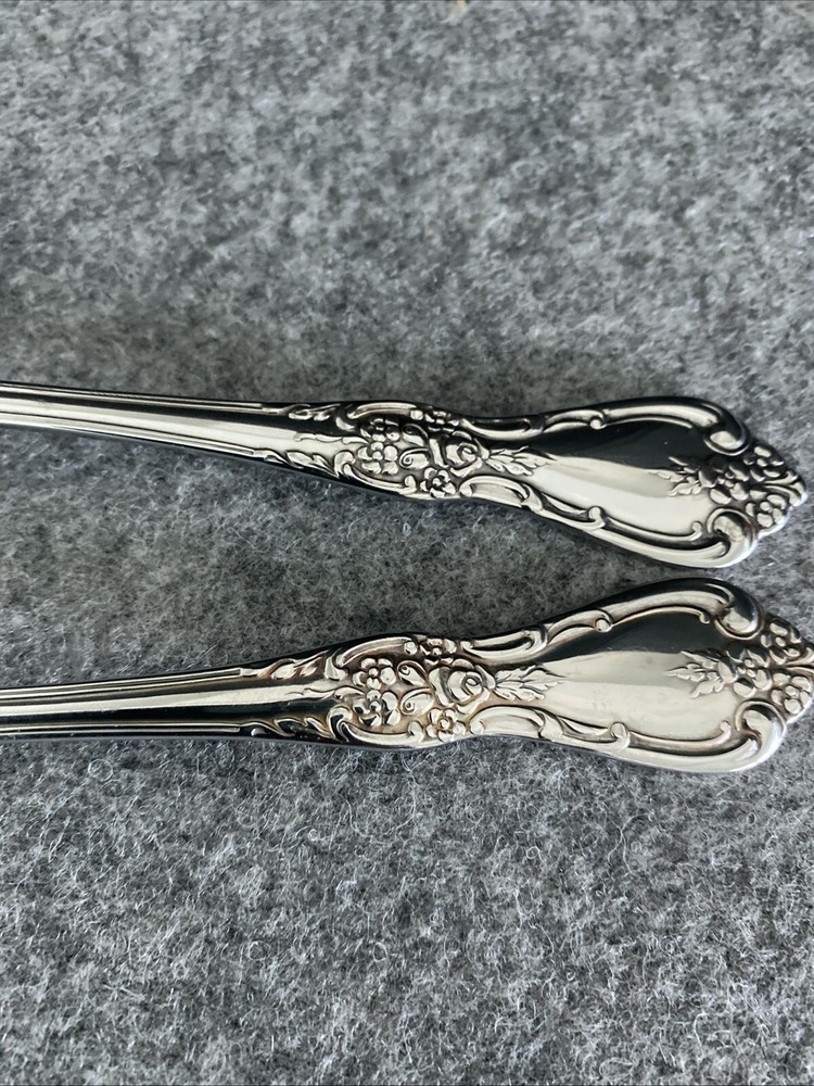 2 Oneida Distinction KENNETT SQUARE Stainless HH Pierced Serving Spoons Flatware