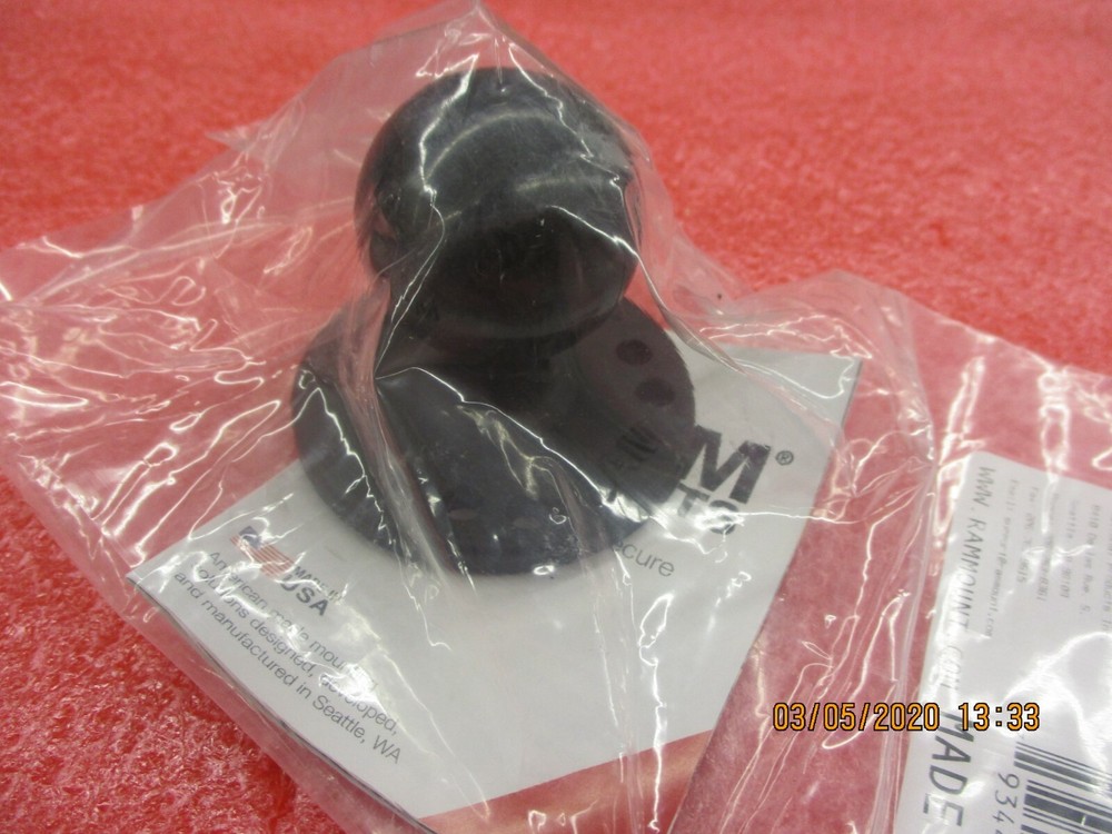 RAM MOUNT- RAM-202U - ball mount; 2 1/2in dia. Base