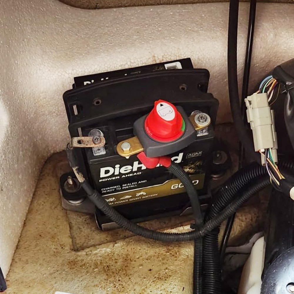 Compact Battery Disconnect Switch - Ideal for GM Side Post Applications