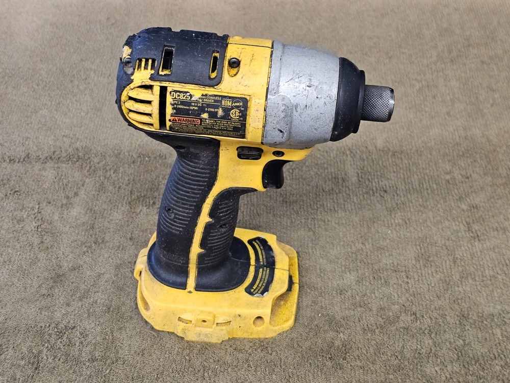 Dewalt DC825 Cordless Screwdriver 18V 1/4" Hex Drive