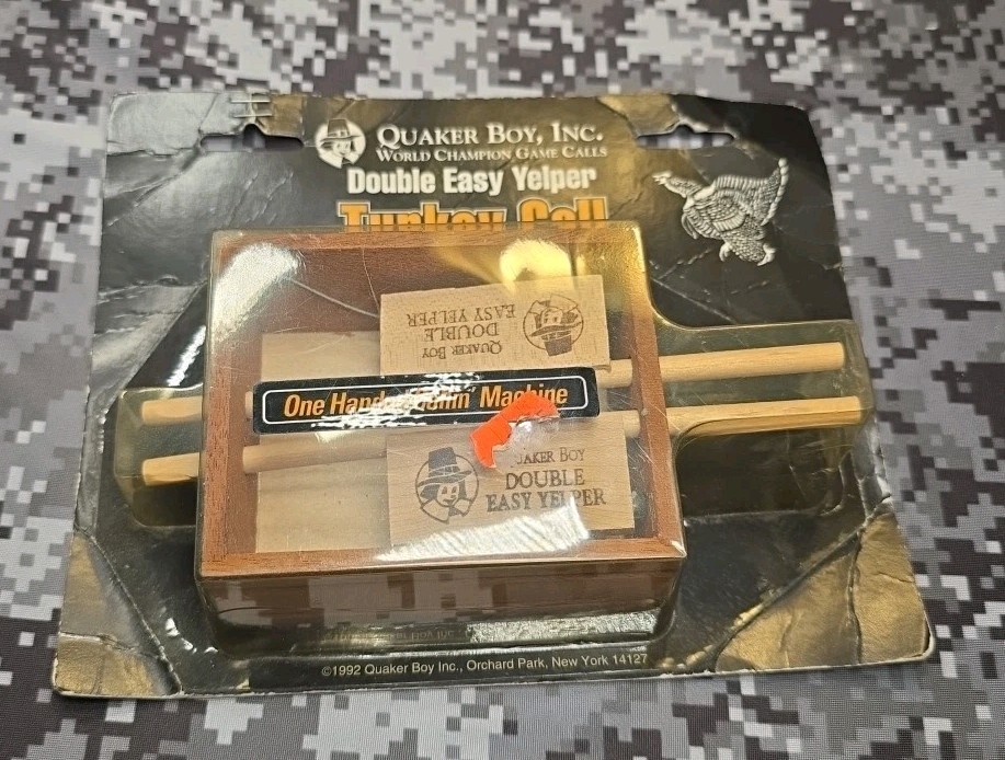 QUAKER BOY DOUBLE EASY YELPER PUSH PULL FIGHTING TURKEY CALL PUSH BUTTON TURKEY