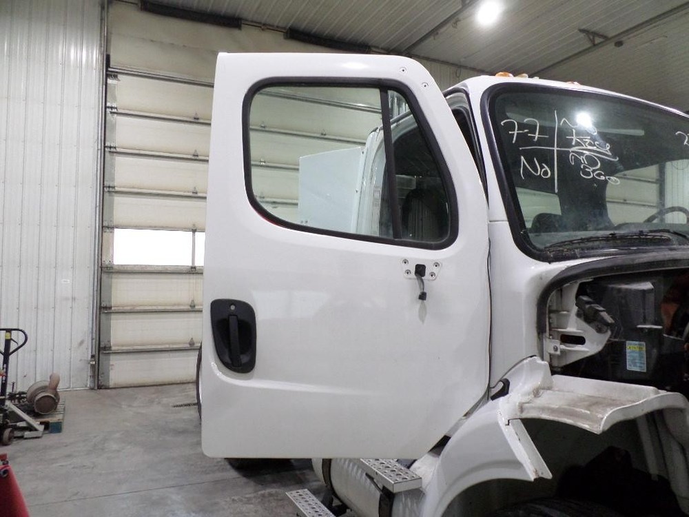 For 2011 FREIGHTLINER M2 112 2002-2014 DOOR ASSEMBLY Right ,  MN