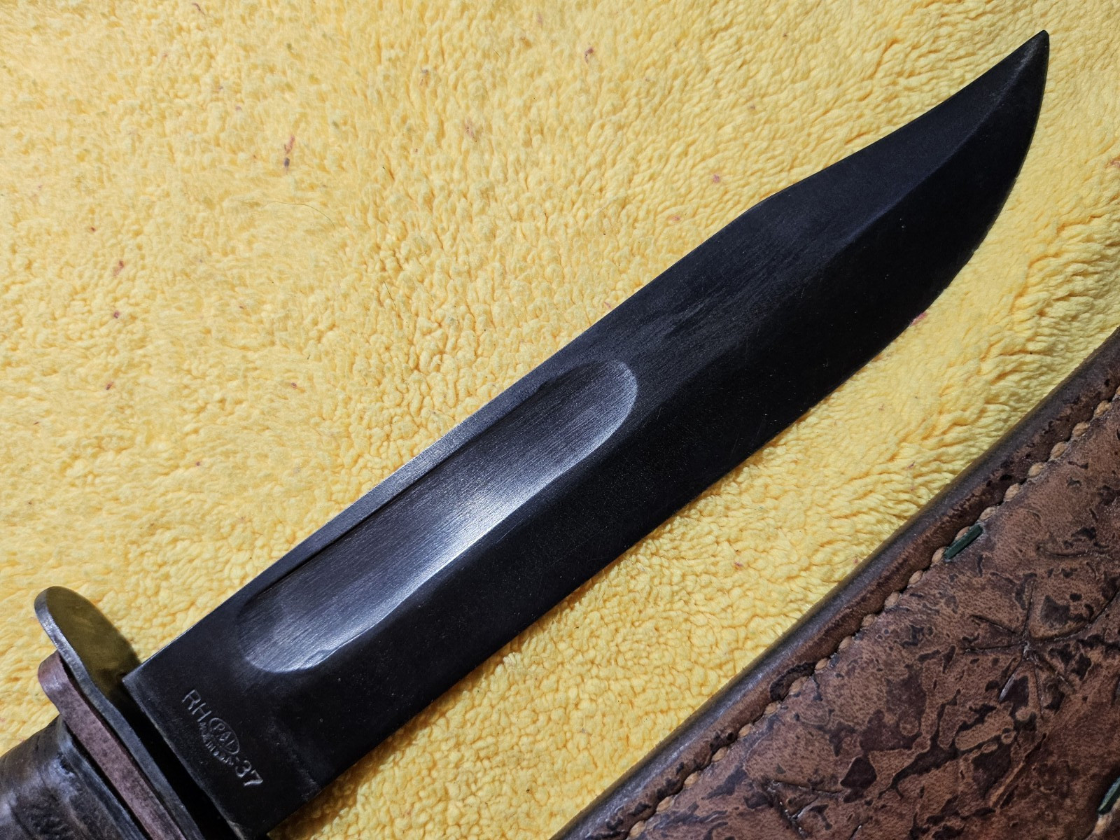 WW II US Navy Pal RH-37 Red Spacer 7" Blade & Leather Sheath. FREE SHIP.