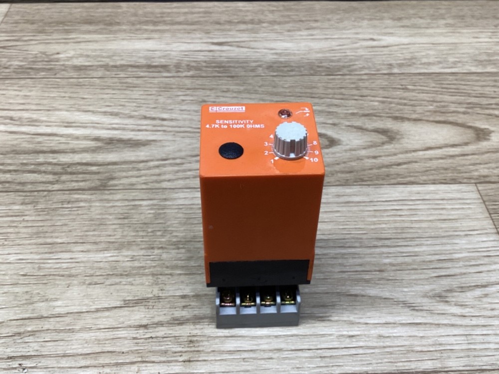 Crouzet PNR Liquid Level Controller 110 VAC W/ Socket #31D78