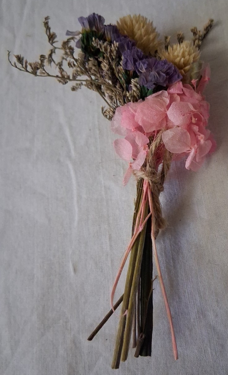 Lot of 11 Mini Dried Flower Bouquet, Wildflower Decor for Crafts or Photo Props