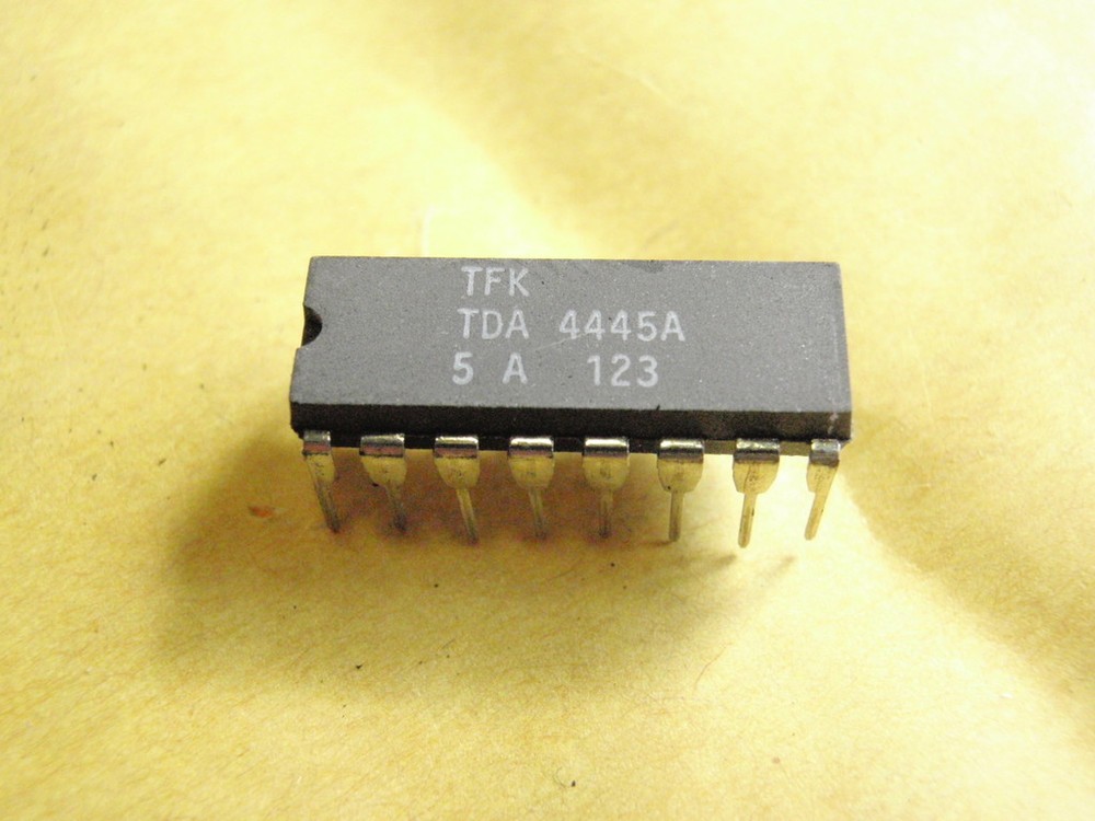 IC BAUSTEIN TDA4445A DIP 19757-166