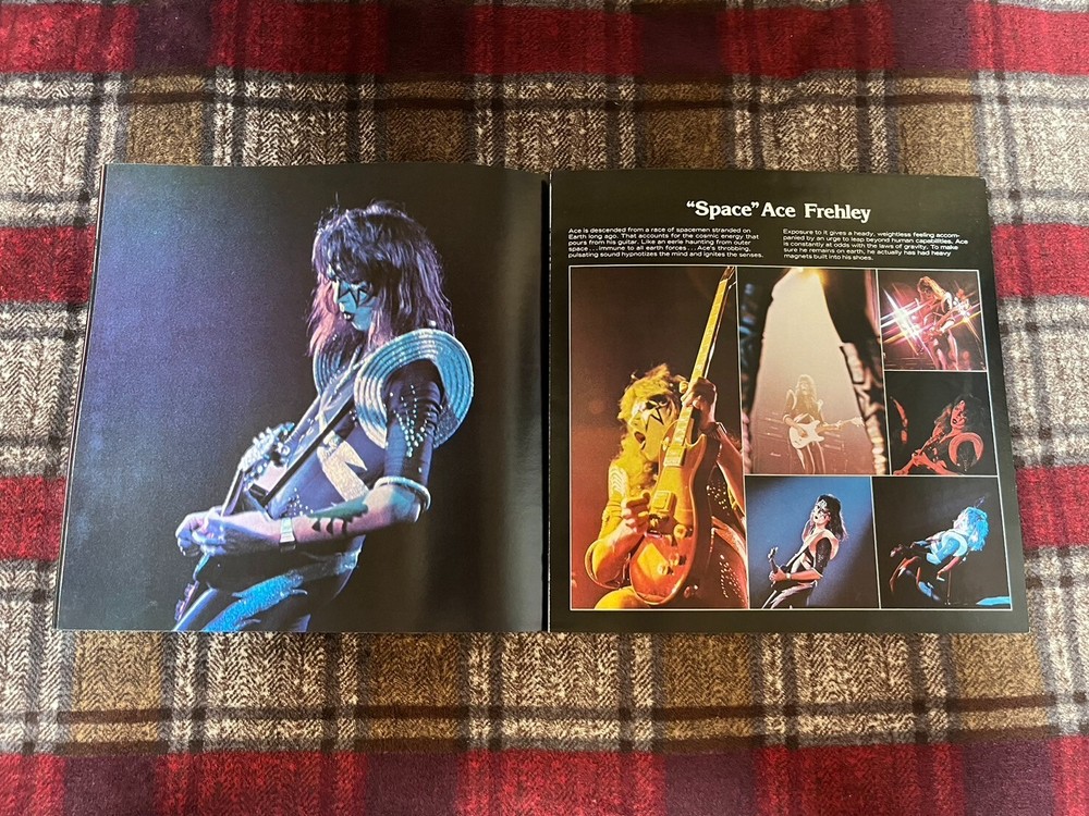 KISS ON TOUR 1976 TOUR BOOK