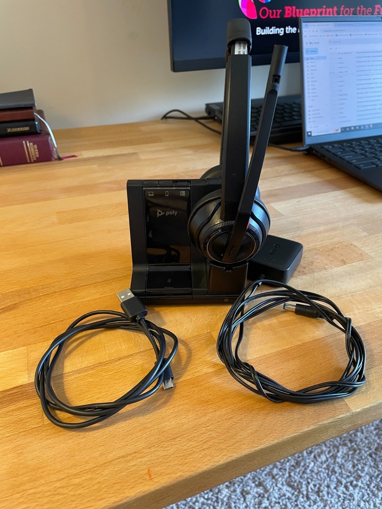Plantronics Poly Savi 8200 base and headset