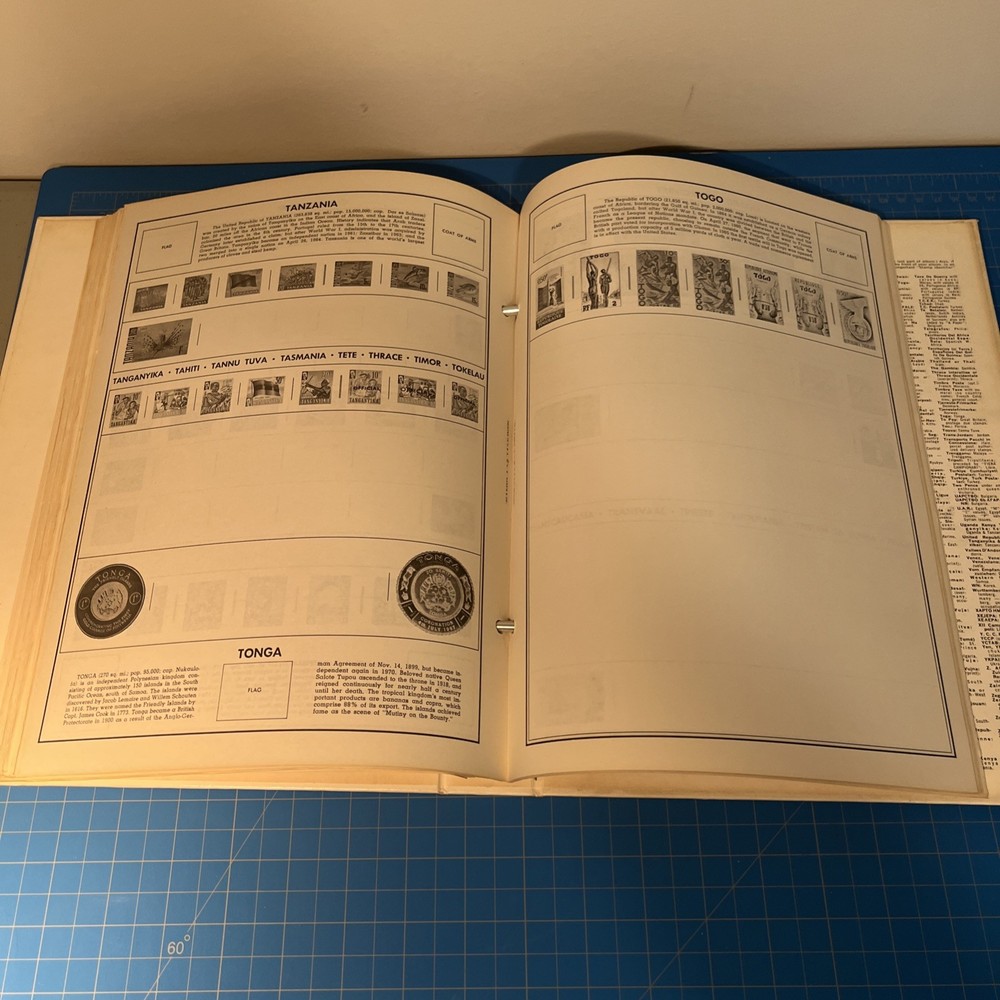 Traveler Stamp Album for Postage Stamps of the World H.E. Harris 1974