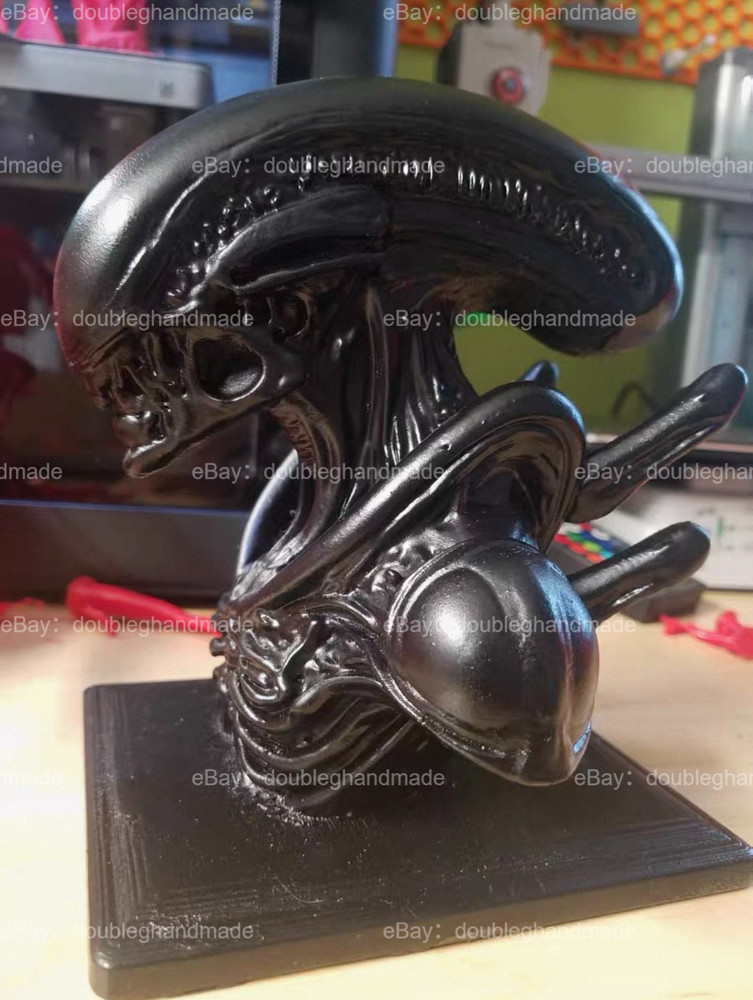 Alien 3D Printed Statue Model – Black and White Versions Available