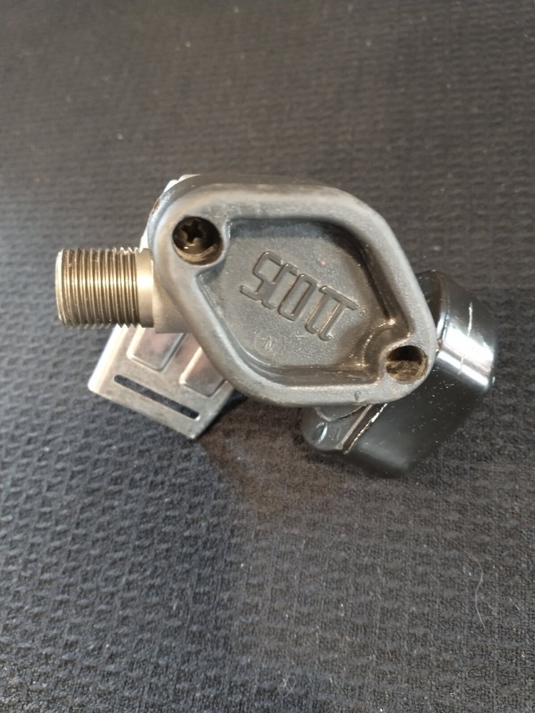 Scott 4500 Cylinder Valve Assembly, Used