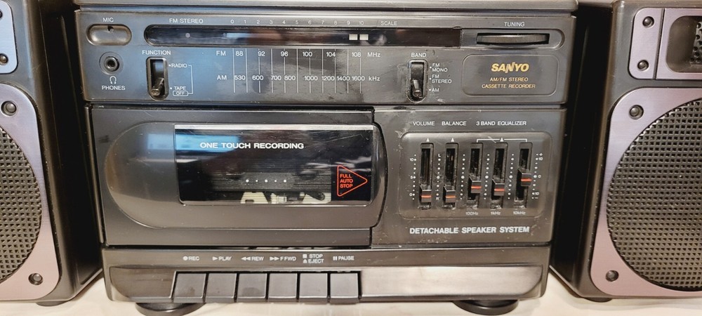sanyo M9721 boombox FULLY FUNCTIONAL