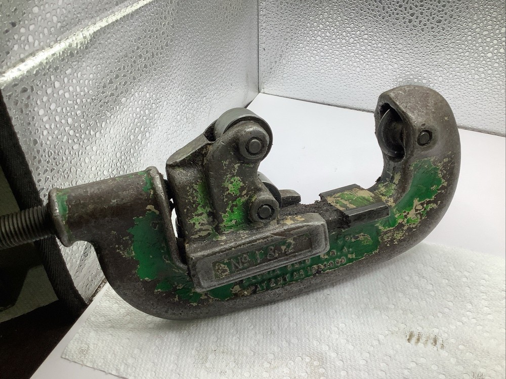 RIDGID No. 2 Heavy Duty Pipe Cutter 1/8”-2”