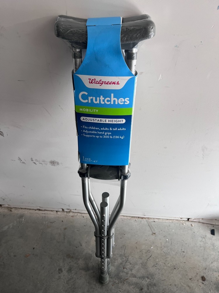 Walgreens Universal Adjustable Height Lightweight Aluminum Pair Crutches