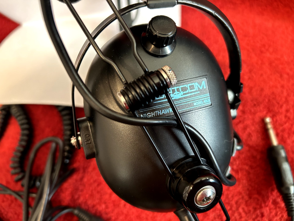 FLIGHTCOM NIGHTHAWK 4DLX NOISE ATTENUATING STEREO/MONO AVIATION HEADSET