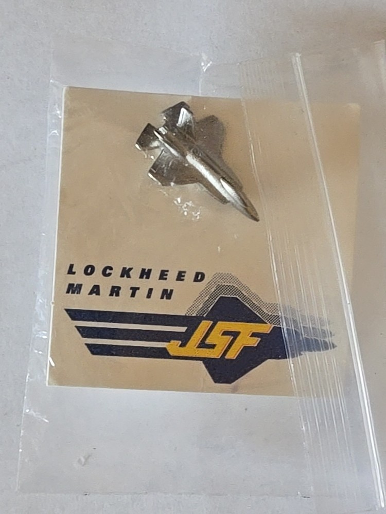 Original JSF Joint Strike Fighter Pin Back Lockheed Martin New With Card