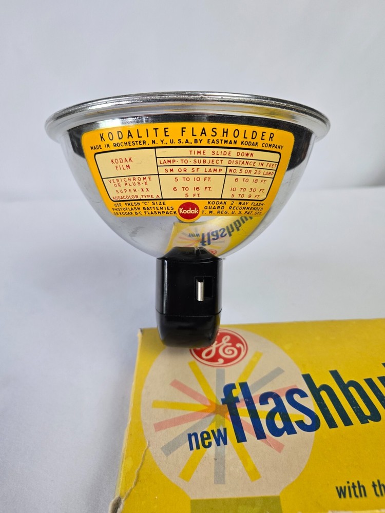 Kodalite Flasholder and 10 GE Flashbulb Set