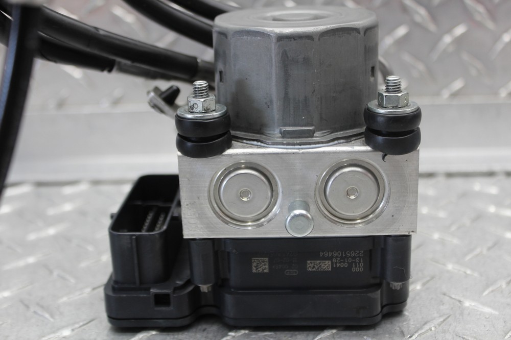 2013 BMW S1000RR ABS PUMP UNIT MODULE & BRAKE LINE (HAS RUNNING VIDEO)