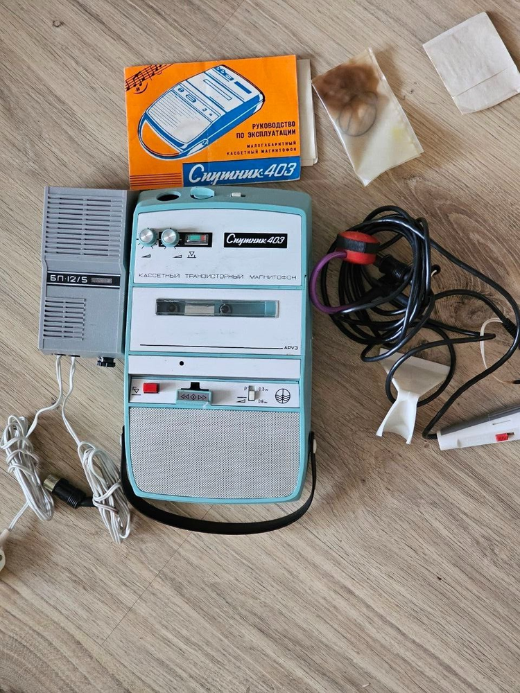 Cassette tape recorder Sputnik-402