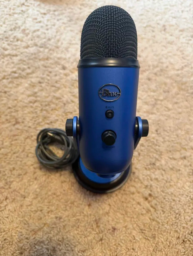 Logitech Blue Yeti USB Microphone – Midnight Blue