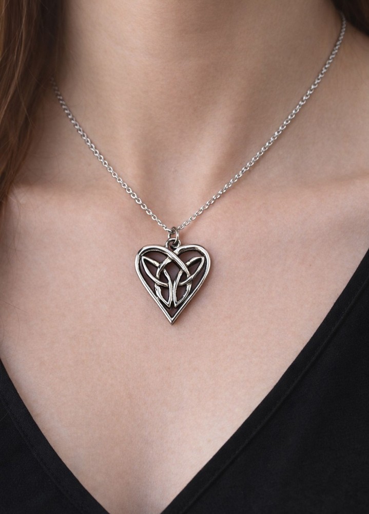 Celtic Interlaced Heart (24mm) Pendant, on silver chain with folder [CHPP]