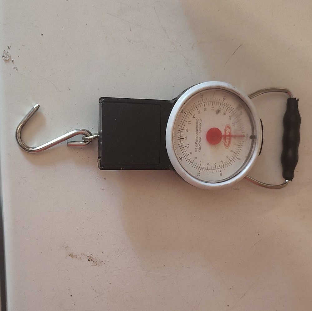 Berkley Mechanical Hanging Scale Spring Black Silver White Red