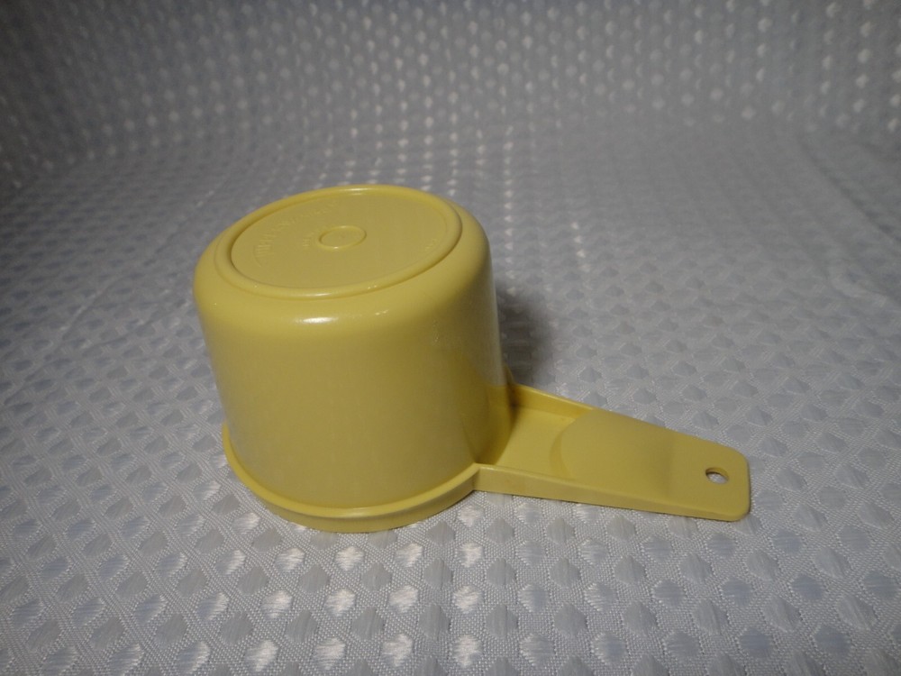 Tupperware Measuring 2/3 Cup Replacement Mustard Yellow #763 Kitchen Gadget