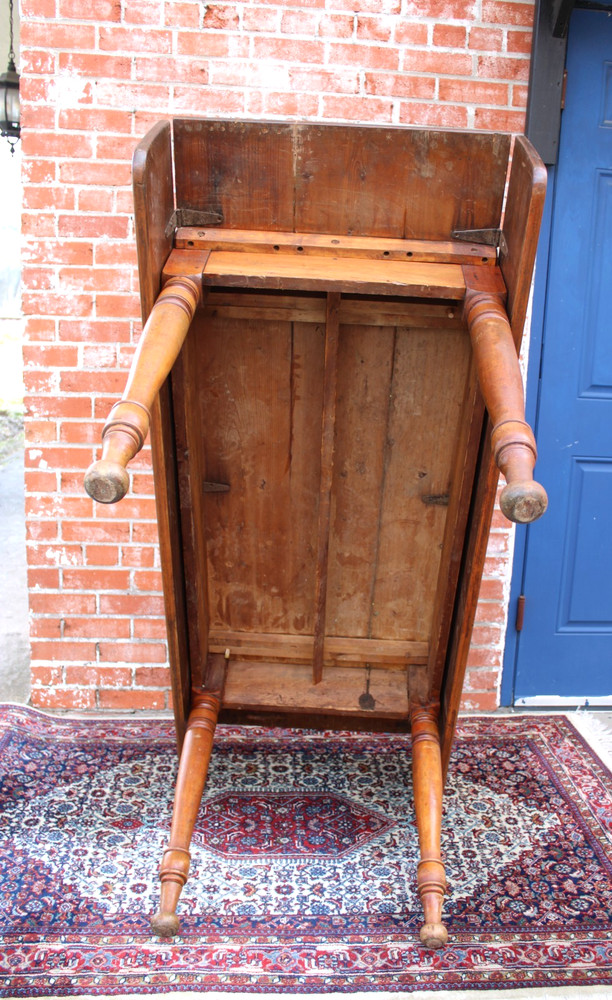 English Antique Pine Drop Leaf Table / Kitchen Table /Dining Table