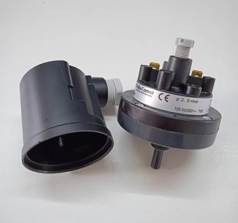 1pcs Huba pressure switch 620.9100 2-8MBAR with casing