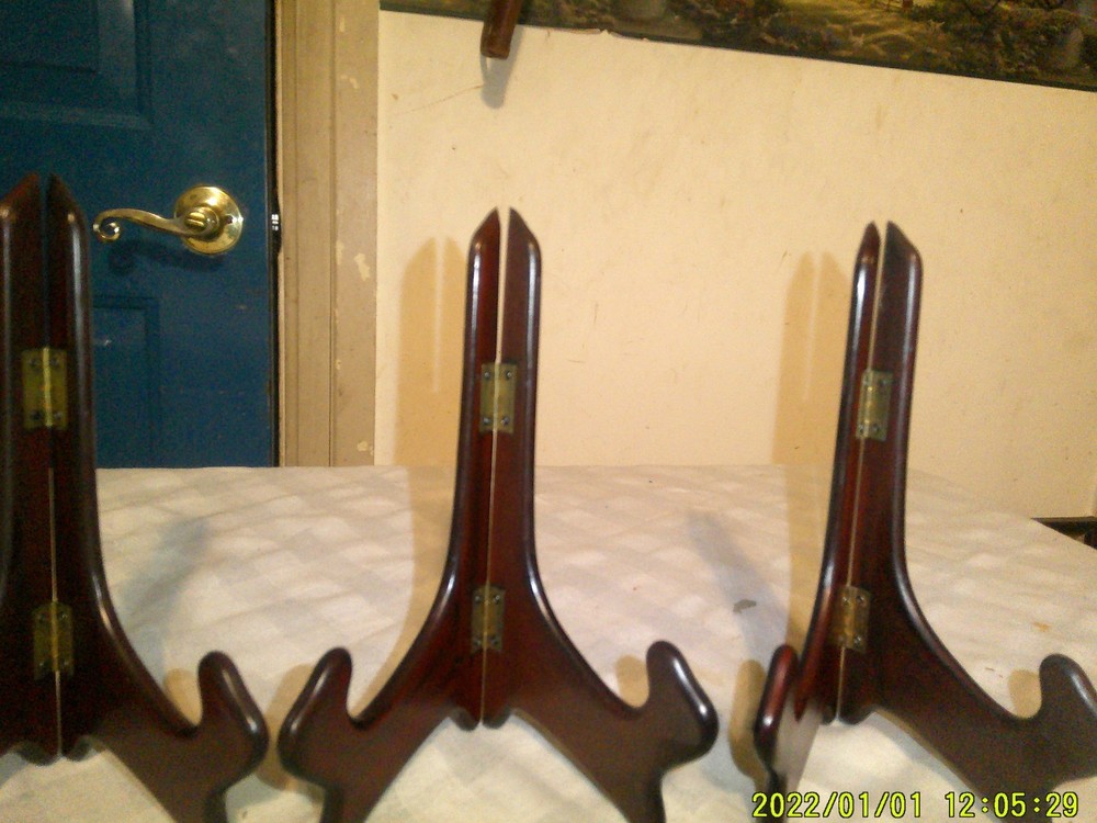 3 WOODEN TABLE TOP PLATE HOLDERS ROSE PATTERN BASES