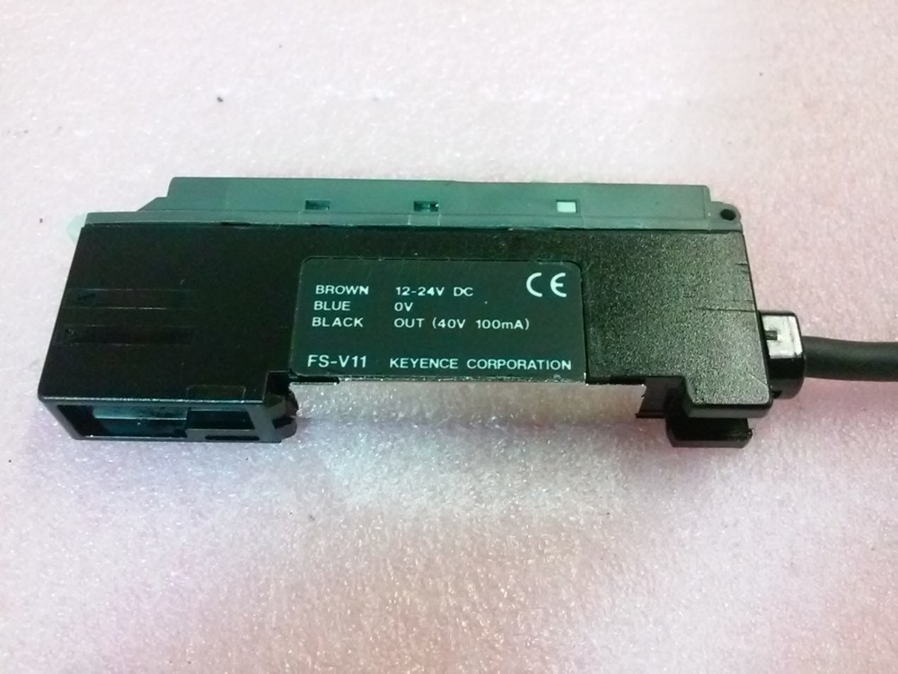 KEYENCE FS-111 DIGITAL HIGH ACCURACY FIBER OPTIC AMPLIFIER SENSOR UNIT 40V 100mA