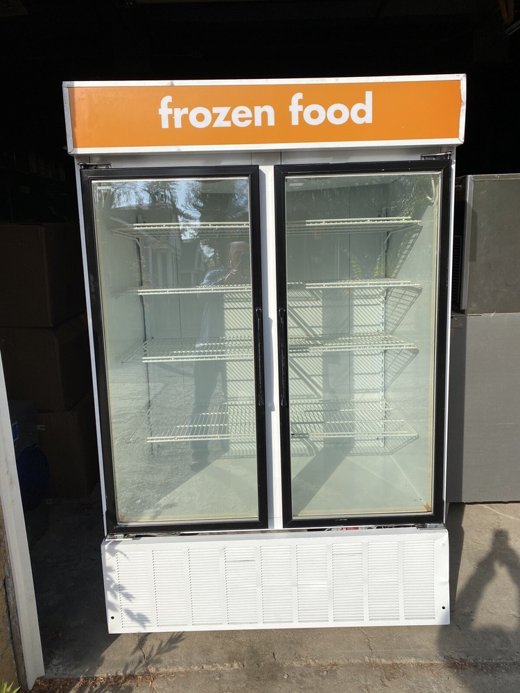 Master Bilt 2 Dr. Display Freezer, 1 Ph. 220v, Guaranteed!