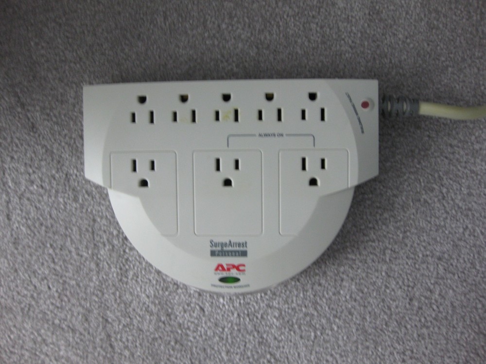 APC SurgeArrest Professional 8-Outlet Surge Protector PRO8